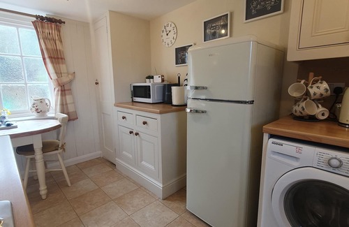 Woodbridge Cottage | Country Cottage Set In pretty Suffolk village with 2 local pubs, dog friendly