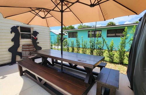 River Ranch RV Rental | Country Cowboy RV Campsite in River Ranch 72
