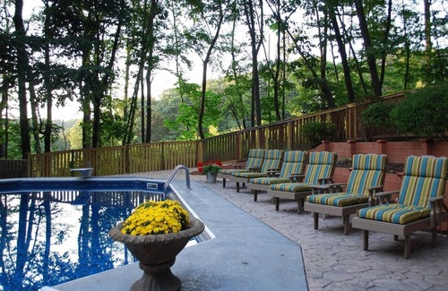 Quarryville Cabin | Country Coziness - Lancaster County private Cabin - Fire pit and Florida room