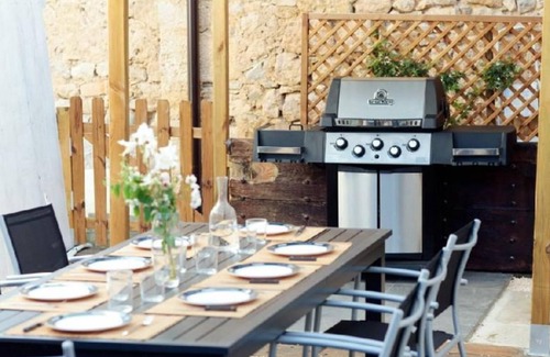 Amescoa Baja House | Country House 'Gailupa' with Mountain View, Private Garden and Wi-Fi