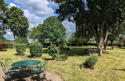 Neuvy-Saint-Sepulchre Cottage | Country house with garden and parking near Neuvy-Saint-Sépulchre