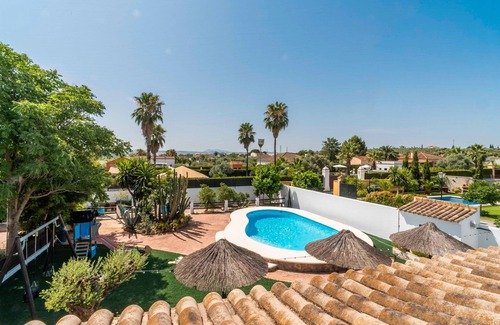 Marchena House | Country House 'La Perla' with Private Pool, Wi-Fi, and Air Conditioning