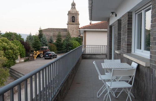 Galdeano House | Country Home 'El Rincón De Lokiz' with Mountain View, Private Terrace and Wi-Fi