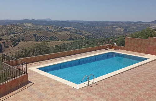 Pruna Ski Chalet | Country Home w/Pool, Bbq, Scenic Views, Wifi