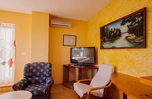 Navares House | Country House 'Casa Castillo' with Mountain View, Wi-Fi and Air Conditioning