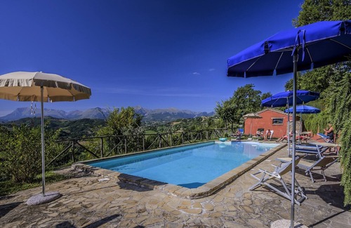 Monte San Martino House | Country House in Monte San Martino with Pool