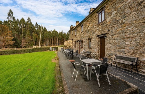 Espasante House | Country House 'A Concha' with Shared Terrace, Private Garden and Wi-Fi