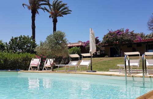 Elmas Apartment | Country House a step away from Cagliari with swimming pool