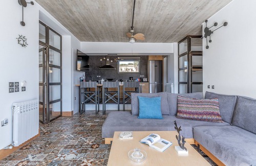 Tinos Villa | Country House 'A The' with Mountain View, Shared Terrace and Wi-Fi
