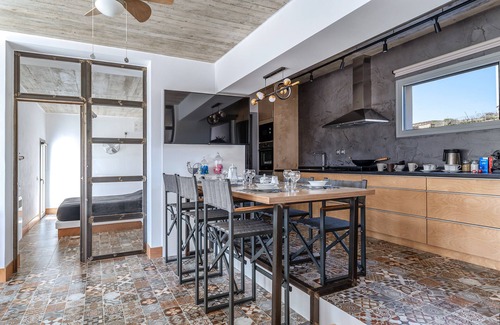 Tinos Villa | Country House 'A The' with Mountain View, Shared Terrace and Wi-Fi