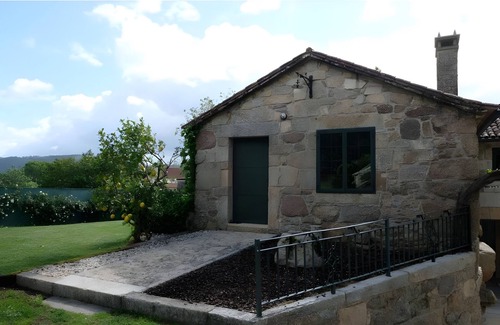 Portas House | Country House 'A Viña Do Souto' with Mountain View, Private Terrace and Private Garden