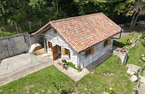 Larraul House | Country House 'Agerre Berriko Borda' with Mountain View and Private Garden