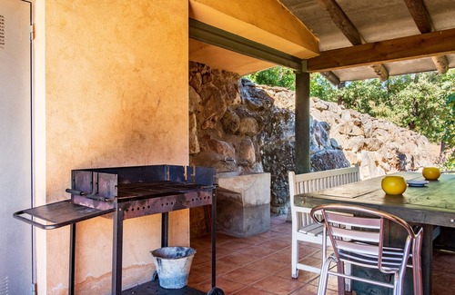 Candeleda House | Country House 'Amaltea' with Mountain View, Wi-Fi and Air Conditioning