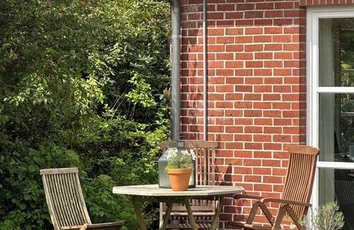 Westerstede House | Country house - bicycle route - 2 sleeping acc. - from 5 nights - fireplace - final cleaning incl