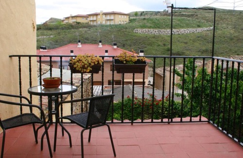 Miranda de Arga House | Country House 'Casa Rural Xixa Landetxea' with Mountain View, Private Terrace and Wi-Fi