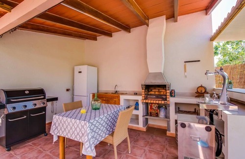 Santa Margalida Villa | Country House 'Ca Na Bisquerra' with Mountain View, Wi-Fi and Air Conditioning