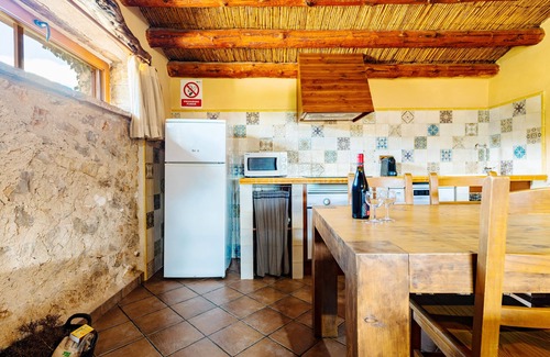 Vilar de Canes House | Country House 'Casa Jaraiz' with Mountain View, Shared Pool and Wi-Fi