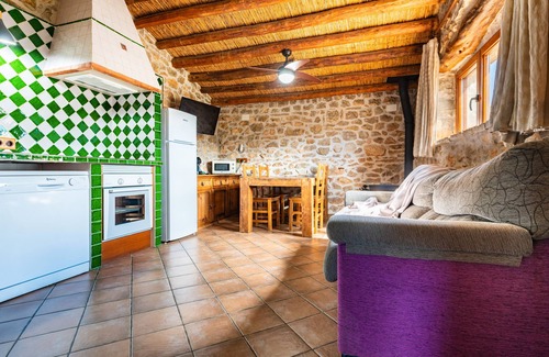 Vilar de Canes House | Country House 'Casa Dragons' with Mountain View, Shared Pool and Wi-Fi