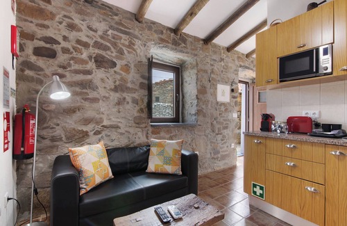 Gioes House | Country House 'Casa Das Colmeias' with Mountain View, Wi-Fi and Air Conditioning