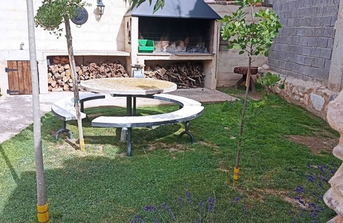 Bisimbre House | Country House 'Casa Larralde' with Shared Pool, Wi-Fi and Air Conditioning