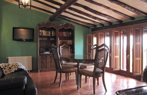 Lerin House | Country House 'Casa Rural La Tahona' with Private Terrace, Wi-Fi and Air Conditioning