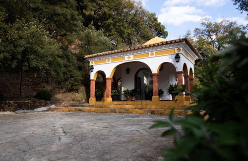 Pujerra Villa | Country House 'Casas Rurales El Viejo Castaño 1' with Mountain View, Wi-Fi and Air Conditioning