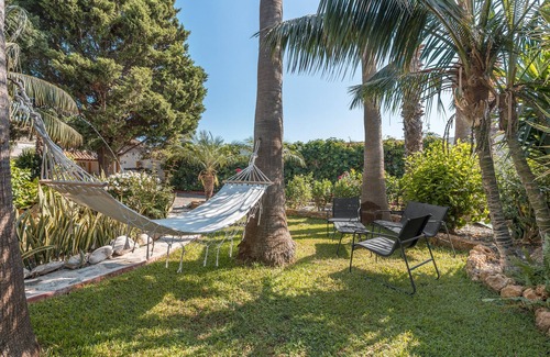 Motril House | Country House 'El Amanecer' with Mountain View, Wi-Fi and Air Conditioning