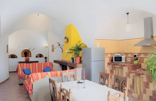 Benalua de Guadix House | Country House 'El Granado' with Shared Pool, Wi-Fi and Air Conditioning