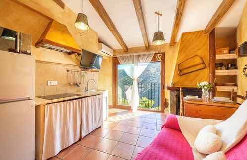 Laroya House | Country House 'El Mirador' with Mountain View, Wi-Fi and Air Conditioning