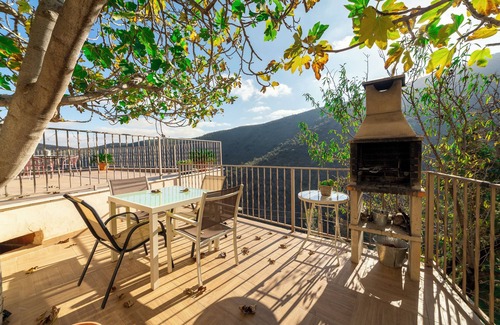 Laroya House | Country House 'El Mirador' with Mountain View, Wi-Fi and Air Conditioning