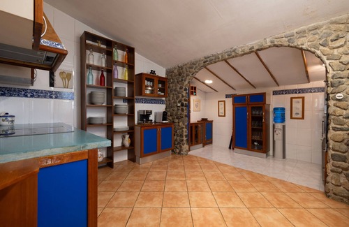 La Selva del Camp Villa | Country House 'El Pi De La Selva' with Private Pool, Private Terrace and Wi-Fi