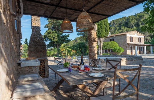 Esporles Villa | Country House 'Especial El Pino En Esporles' with Mountain View, Wi-Fi and Air Conditioning