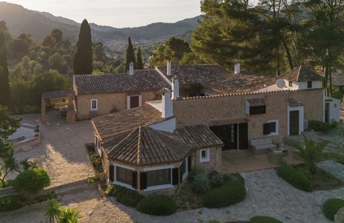 Esporles Villa | Country House 'Especial El Pino En Esporles' with Mountain View, Wi-Fi and Air Conditioning