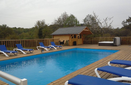 La Chapelle-Neuve Cottage | country house with pool, sauna and jacuzzi