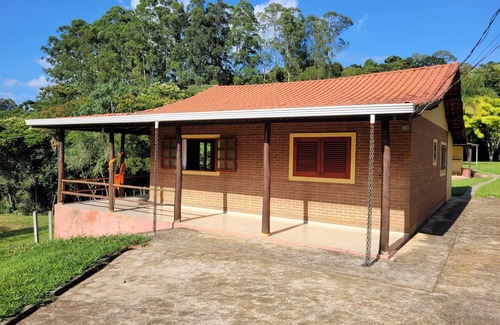 Extrema Cottage | Country house in Extrema with natural water pool, we accept pets