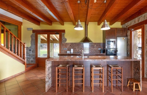 Gironella House | Country House 'La Serreta' with Mountain View, Private Pool and Wi-Fi