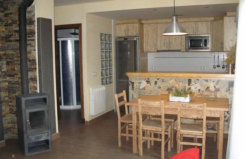 Biel House | Country House 'Las Lezas' with Mountain View, Private Terrace and Wi-Fi