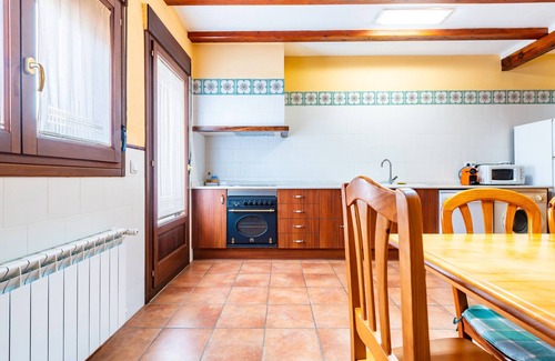 La Jana House | Country House 'Les Oliveres Mil·lenaries I' with Shared Pool, Wi-Fi and Air Conditioning