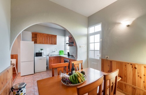 Tijarafe House | Country House 'Los Lilos' with Private Pool, Private Garden and Wi-Fi