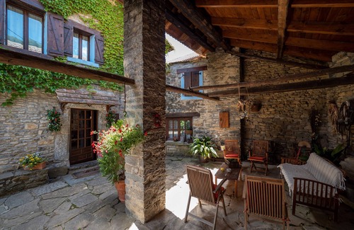 Lardies House | Country House 'Nogal' with Mountain View, Shared Pool and Wi-Fi