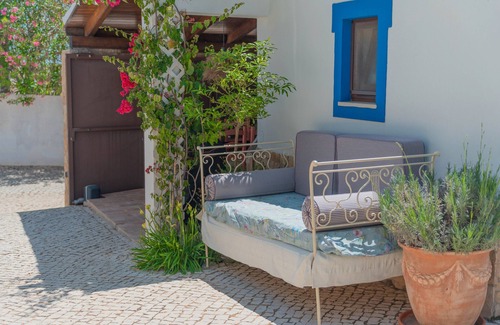 Silves House | Country House 'Perfect To Relax' with Private Terrace, Wi-Fi and Air Conditioning