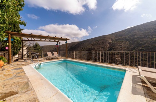 Laroya House | Country House 'Picachico' with Mountain View, Wi-Fi and Air Conditioning