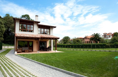 Poo House | Country House 'Playas De Llanes' with Private Garden and Wi-Fi