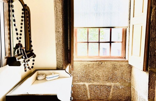 Vila Flor House | Country House 'Quarto Rústico 2' with Mountain View, Shared Terrace and Wi-Fi