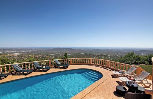 Alfeicao Villa | Country House 'Quinta Da Violeta' with Sea View, Wi-Fi and Air Conditioning