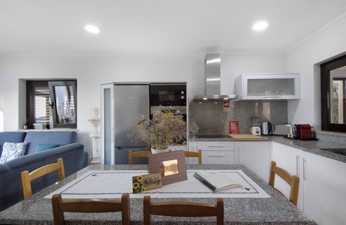Resende Villa | Country House 'Quinta Do Sonho' with Mountain View, Wi-Fi and Air Conditioning