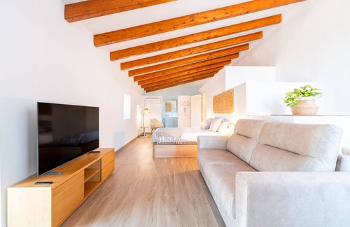 Es Garrovers Villa | Country House 'Son Guillem' with Mountain Views, Wi-Fi and Air Conditioning