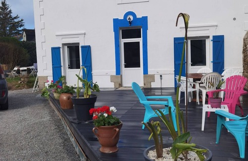 Le Palais House | COUNTRY HOUSE TEN MINUTES' WALK FROM PALACE CENTER PIER