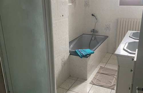 Genouillac House | Country house with enclosed grounds. Pets welcome!
