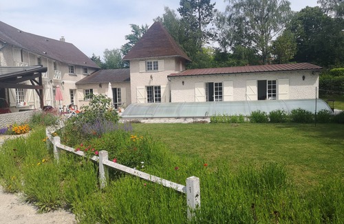 Bonnelles House | Country house with swimming pool, fitness, billiards, badminton, table tennis